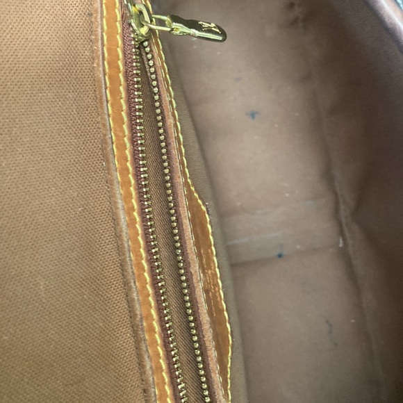 Classic Louis Vuitton vintage Solonge Crossbody bag and Wallet - Picture 8 of 10